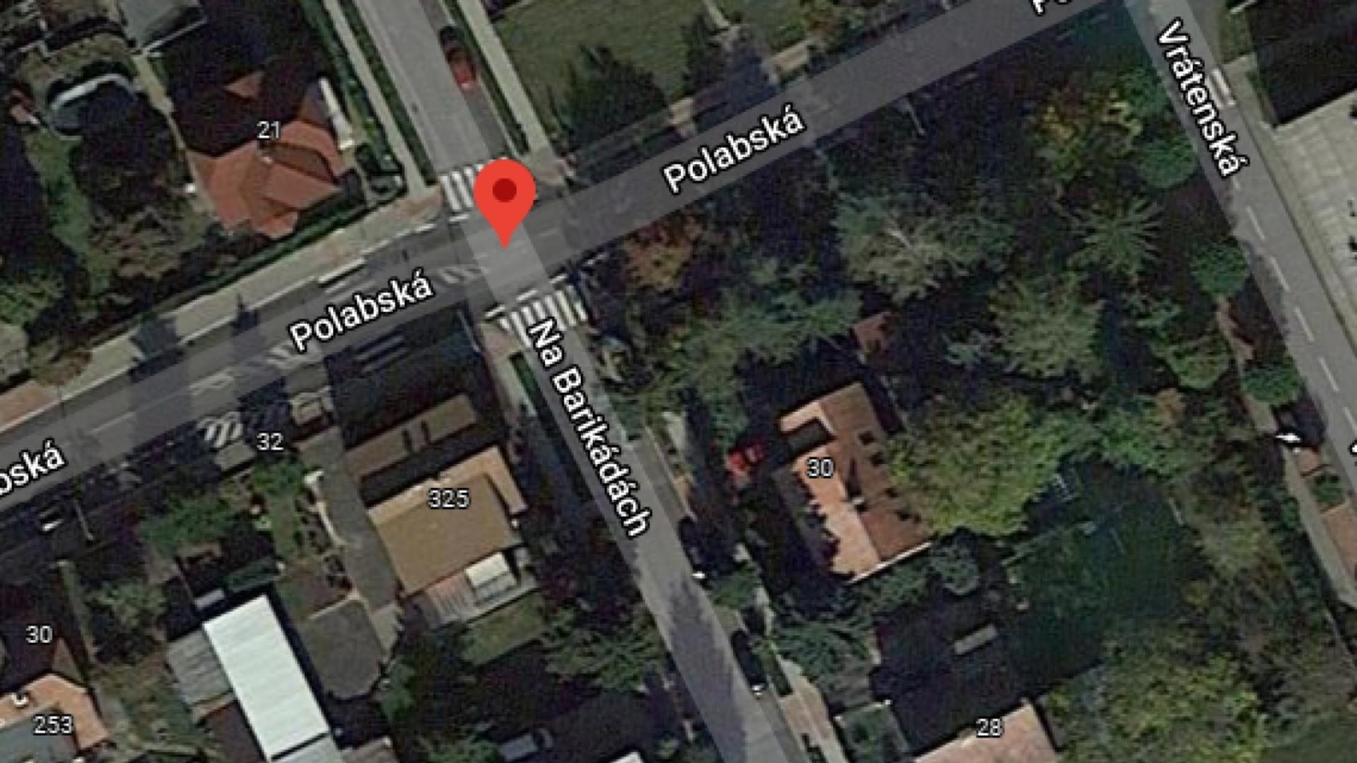 Chodník v ulici Na Barikádách